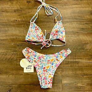 Band new never worn Kulani Kinis set. Size: Small for top and bottom.